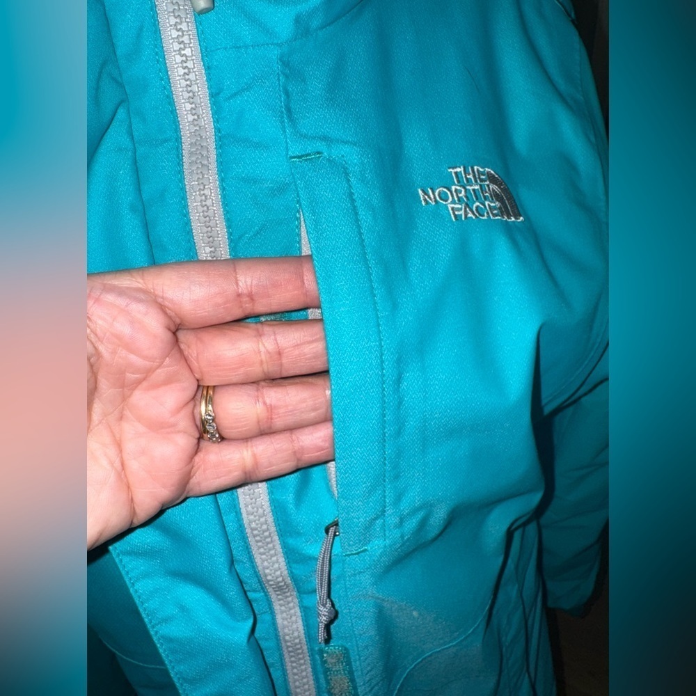 THE NORTH FACE INLUX INSULATED HYVENT JACKET WOMEN'S SIZE MEDIUM
Turquoise - Picture 6 of 13